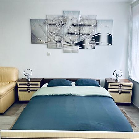 Chambre Et Sdd Privees Dans Une Maison Partagee Avec Des Residents Mons Exterior foto