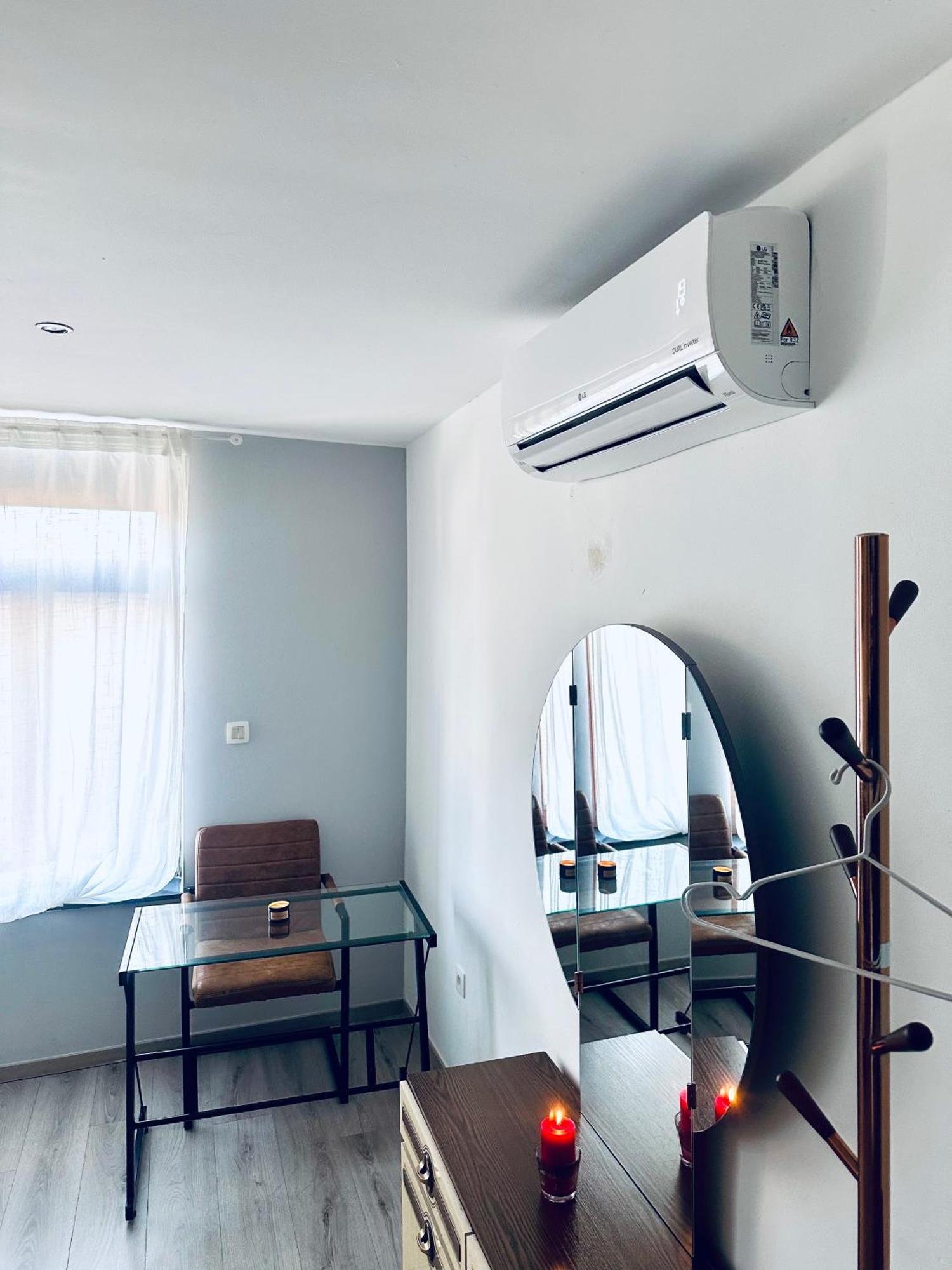 Chambre Et Sdd Privees Dans Une Maison Partagee Avec Des Residents Mons Exterior foto